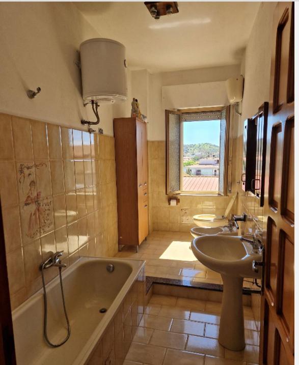 Apartment Piras&Tascedda Ampio Appartamento Vicino Al Centro バリ・サルド エクステリア 写真